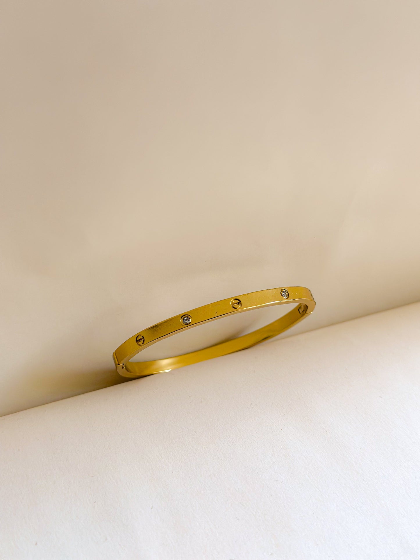 Thin luxury golden bracelet (Baby Size)