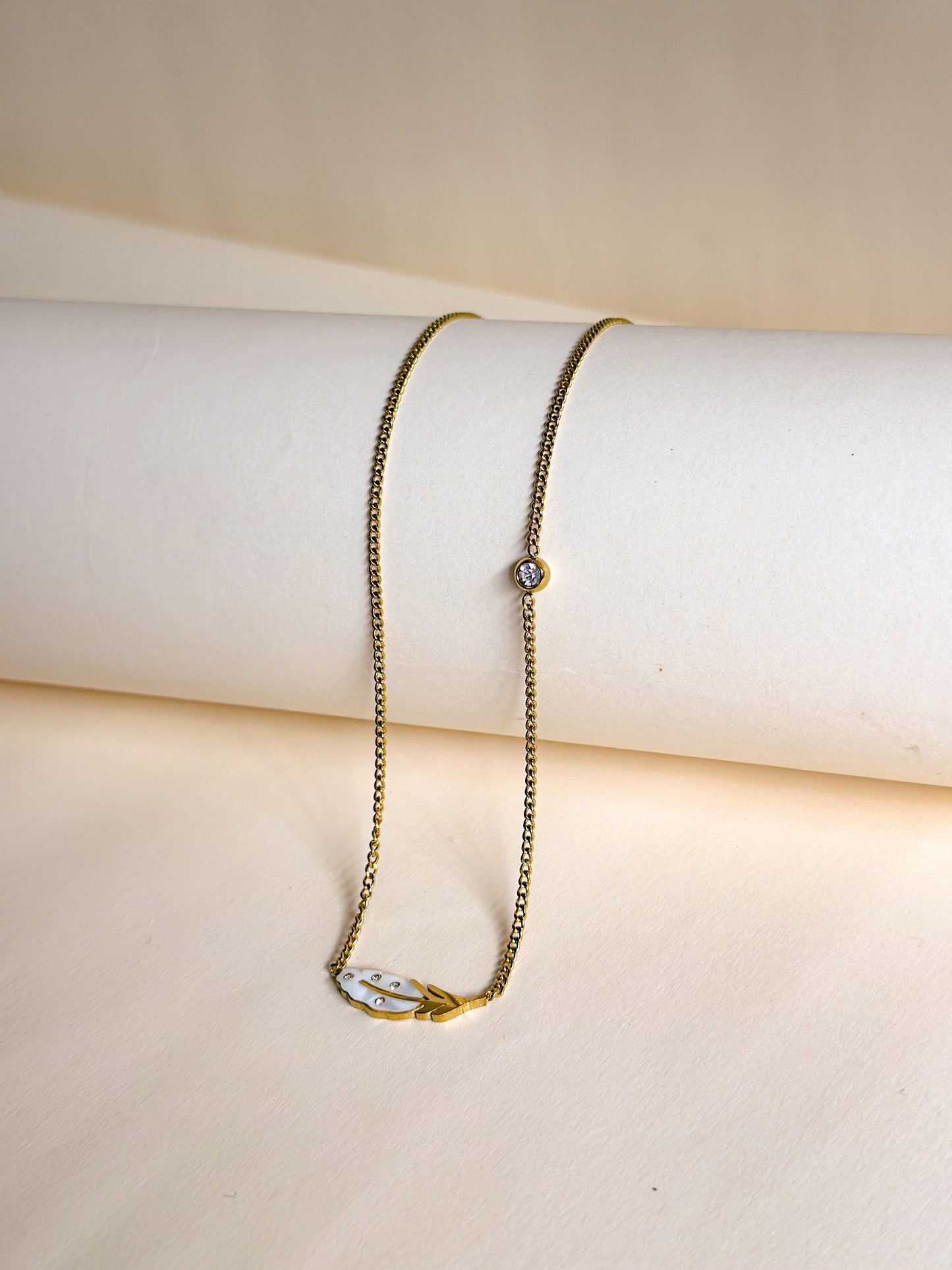 Minimal Feather Pendant Necklace