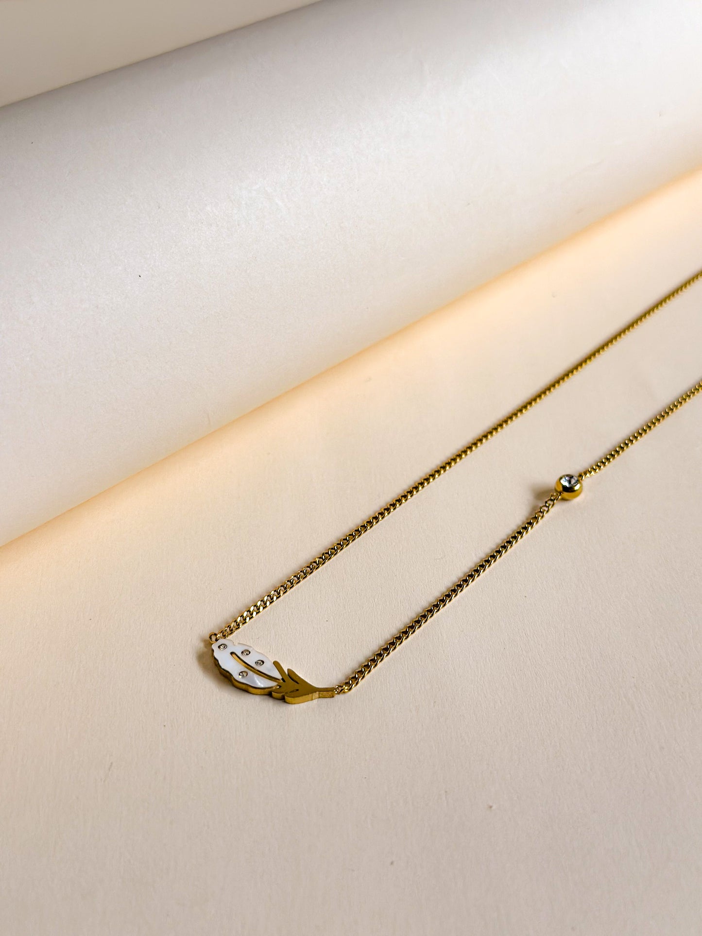 Minimal Feather Pendant Necklace