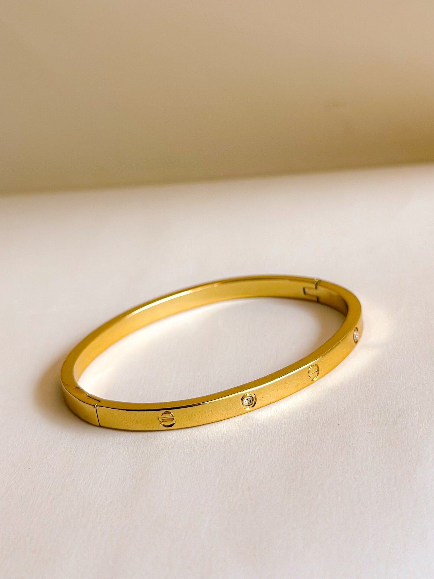Thin luxury golden bracelet (Baby Size)