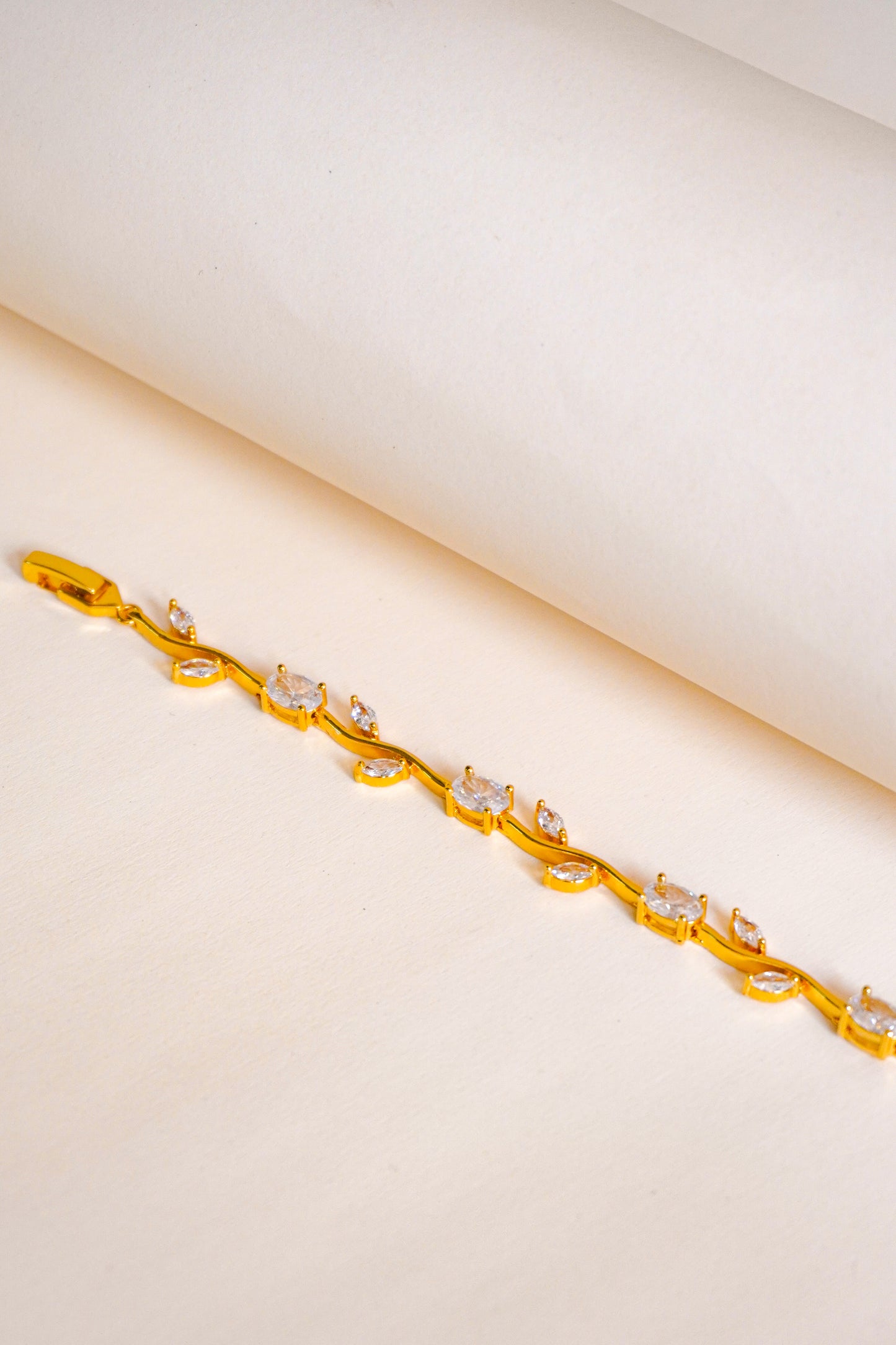 Tupli White Bracelet