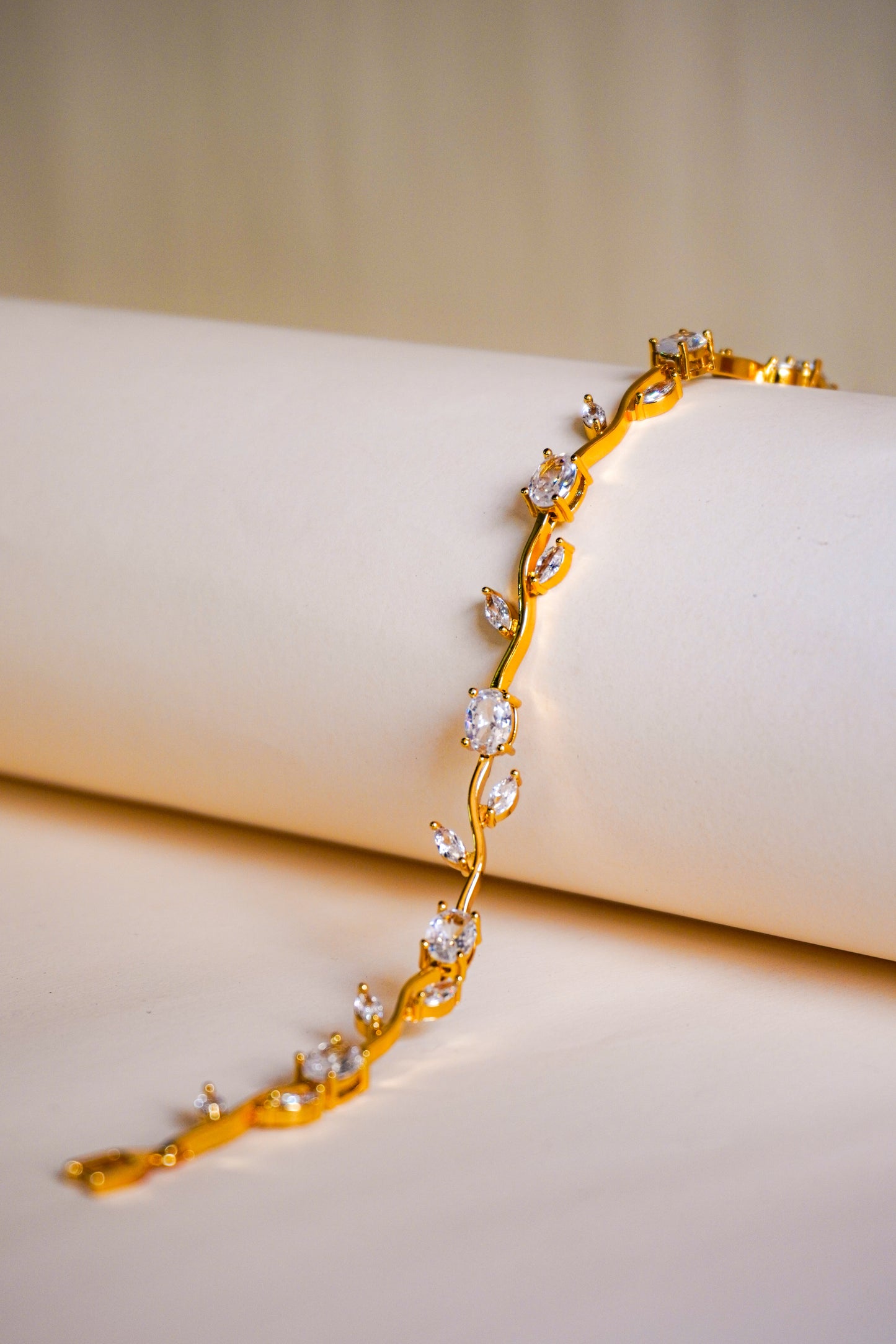 Tupli White Bracelet